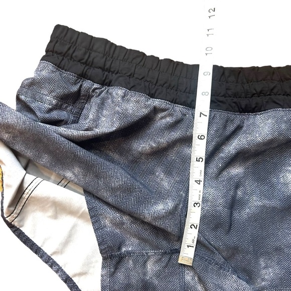 Lululemon Tracker Short IV- Mini Diffusion White Black / Black - Picture 11 of 12